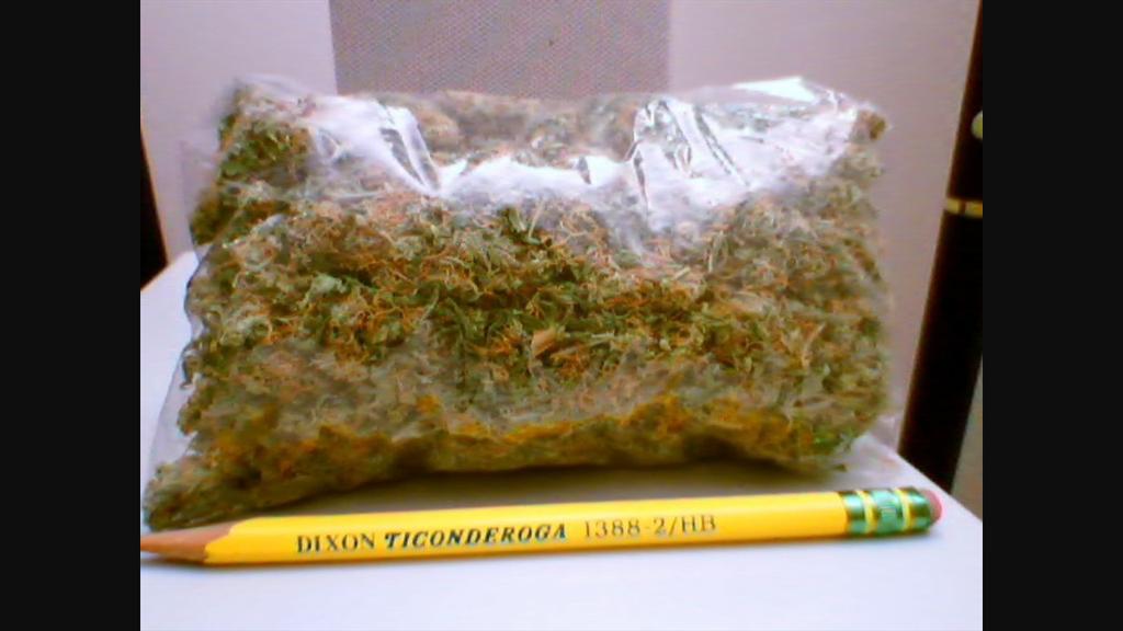 jweezy2000's tweet photo. Ounce on top of ounce http://t.co/SwaAsk4Tm2