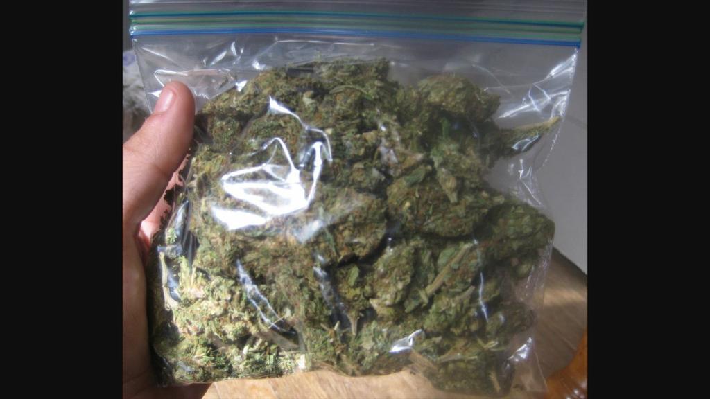 jweezy2000's tweet photo. Ounce on top of ounce http://t.co/SwaAsk4Tm2