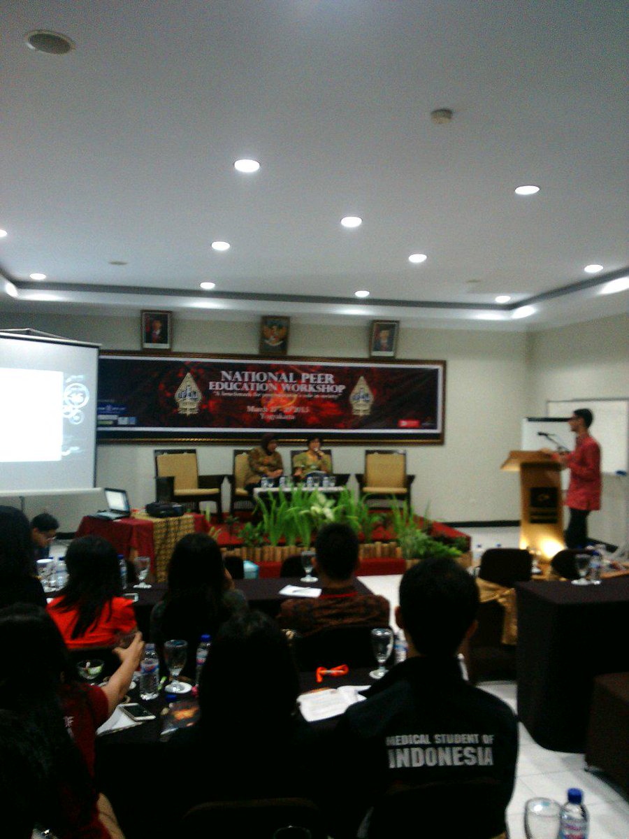 scoracimsa's tweet photo. Acara Pertama dari #npew2015 yaitu panel diskusi dgn pembicara dr. Yanri dan Mami Vin 👍👍 http://t.co/iRwDTxz7tf