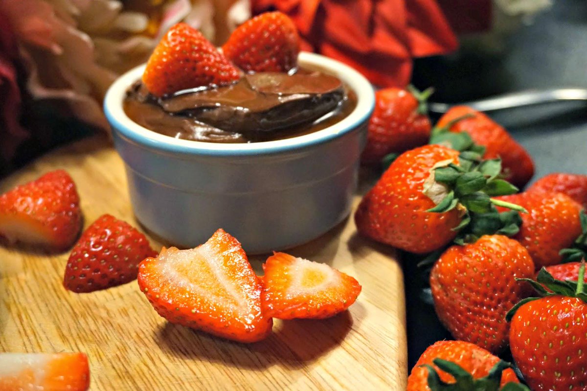 WhatLarsyLoves's tweet photo. NEW POST: CHOCOLATE AVOCADO PUDDING w/@Tabasco_UK   #FunWithFlavour http://t.co/gpEGSYCvVf @LBloggerRT @UBloggerRT http://t.co/crpdGecstP