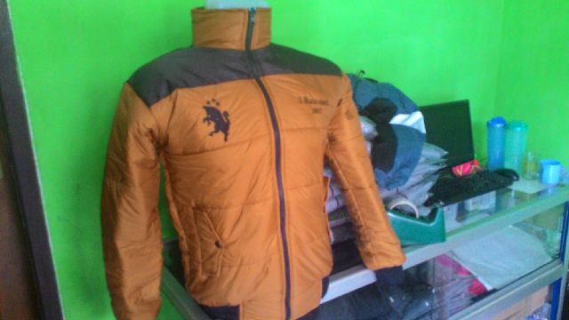 RedBlackSoccer's tweet photo. hasil jadi jaket winter barca, milan, liverpool &amp; juventus http://t.co/h9nUeIxveT