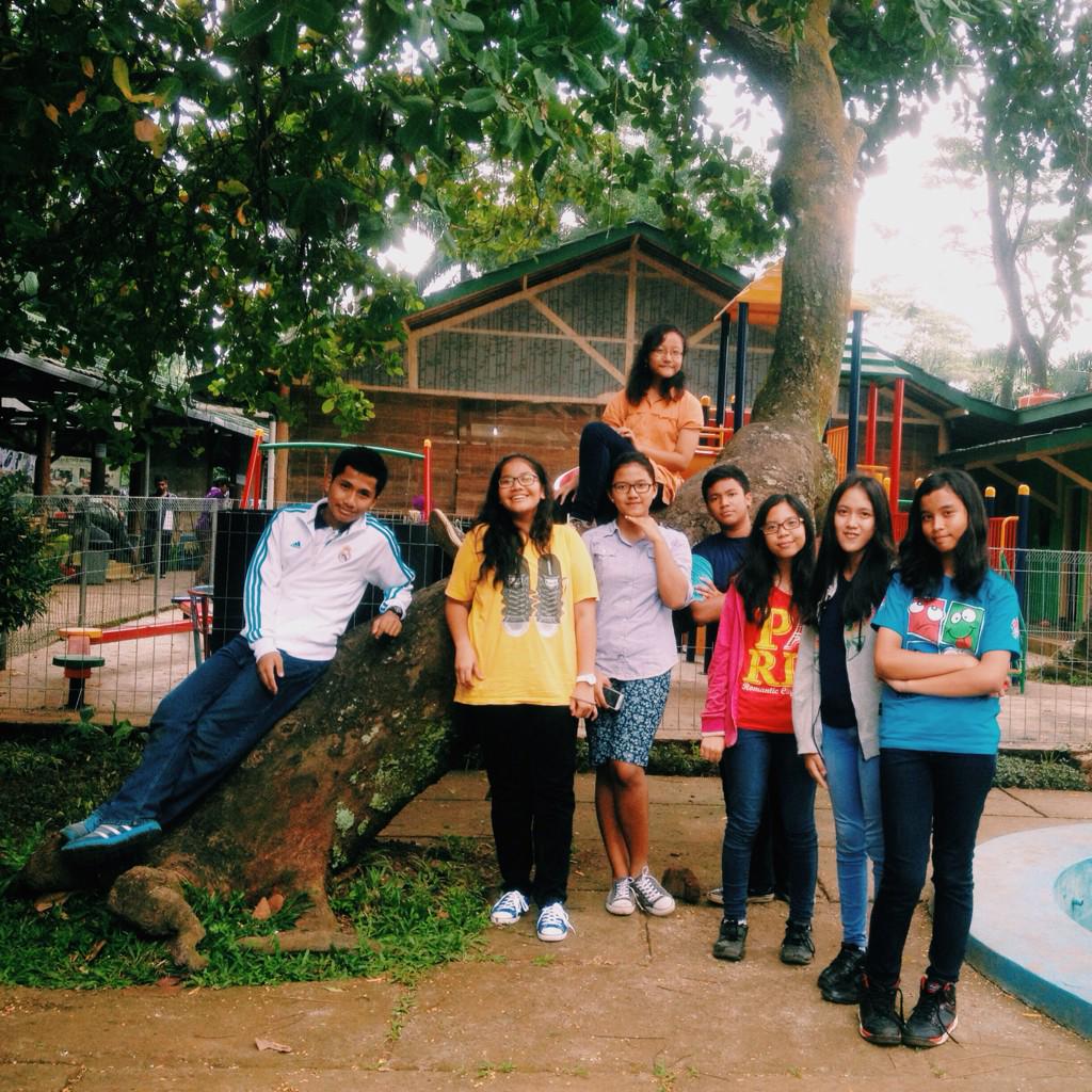 7C_OFC's tweet photo. OSIS dr kls 7C : Tedjo, Gaby, Birgita, Eka, Rucci, Cici, Lauren, Rifka \m/ http://t.co/ulfsvItloW
