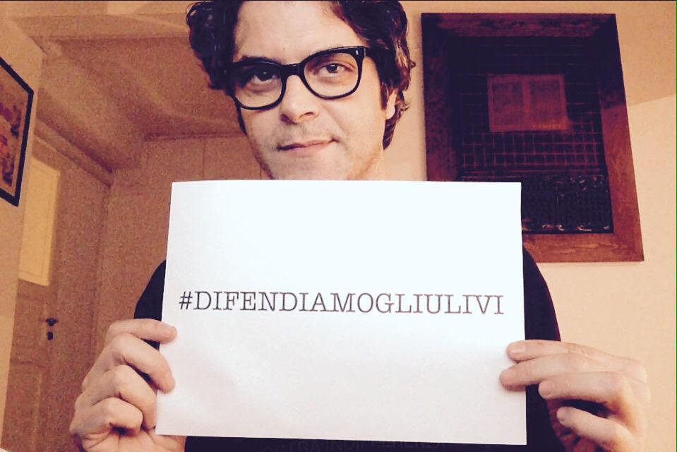 sudsoundsystem's tweet photo. Samuele Bersani è con noi!!! #difendiamogliulivi http://t.co/lmNYKnWebm
