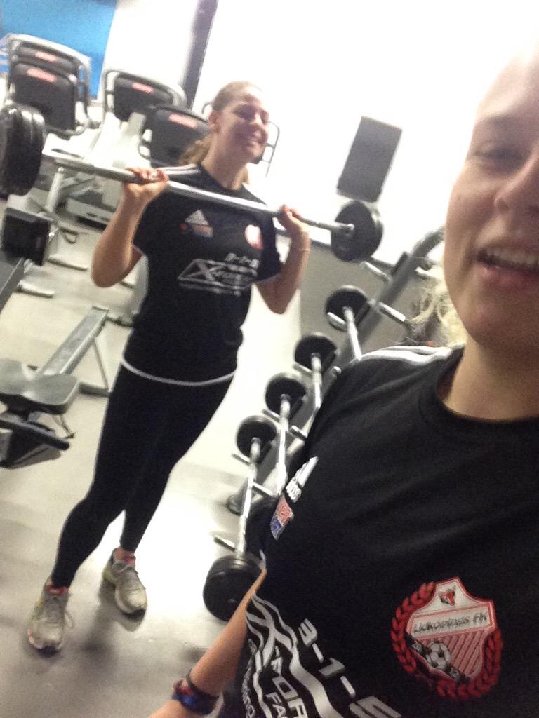 marika_larsson's tweet image. LFK Akademi dam tränar vidare 👊 #förberedelse #vinnarskallar