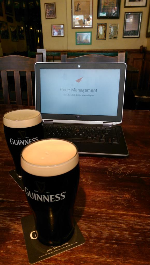 degiepet89's tweet image. Finalizujeme slidy na přednášku o #codemanagement #juniorinternetsk