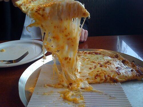 FoodPornAww's tweet photo. Cheese Pizza ,. http://t.co/Oy6aJ4A9zv