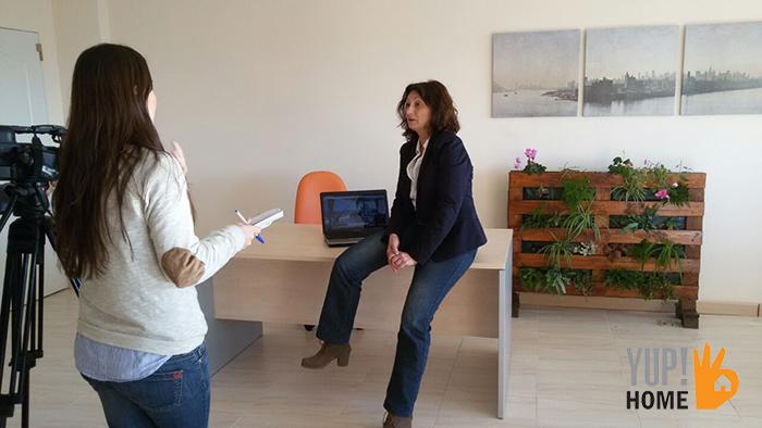 YuphomeSpain's tweet photo. ¡Qué orgullo! Esta mañana visitan nuestras oficinas los amigos del programa @EnRed_cs .  #thanks #EnRed http://t.co/tSXuDeODFm