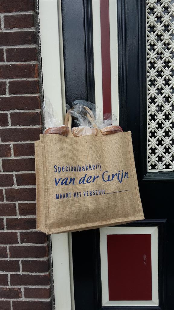 Service die alleen de plaatselijke bakker kan leveren <a href="/vdgrijn/">Bakkerij v.d. Grijn</a>
