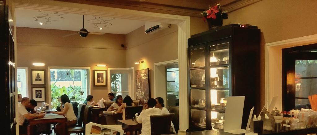 cocoveranda's tweet photo. Phew! Wouldn't want to be stuck anywhere else during this weather. :P #RainyDay #CocoVeranda #WeatherSwings #cmb #lka http://t.co/nXqjo4GK2Y
