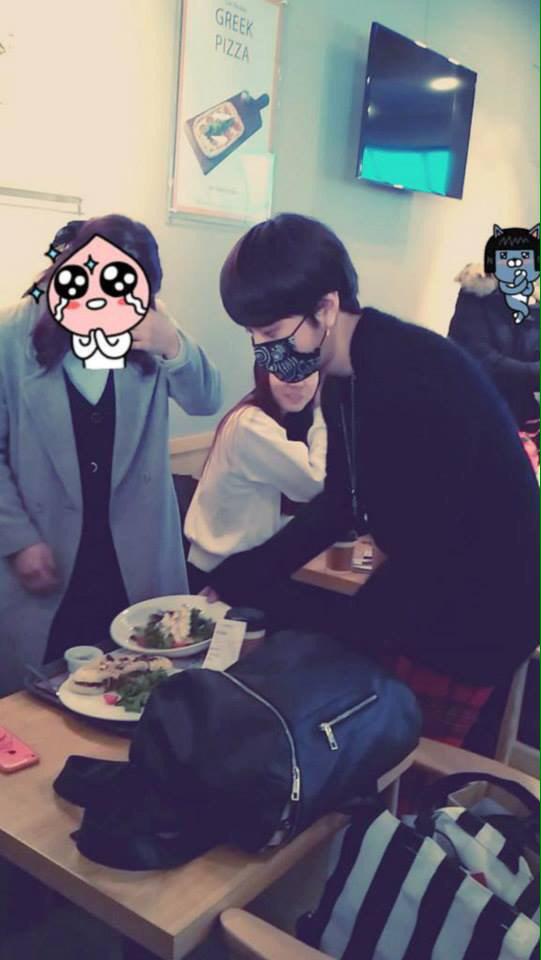 beautybabo_js's tweet photo. "@hyuna_be: จุนฮยองเข้า #CafeTheMed กับพ่อ
โยซอบเข้าคาเฟ่พี่สาวกับแม่
จุนฮยองเป็นเด็กเสิร์ฟ
โยซอบก
5555 น่ารักอ่ะ😍 http://t.co/zMhOj861zl"