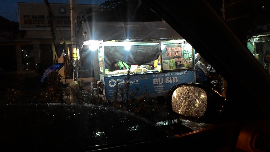 JogjaUpdate's tweet photo. Jika klaten, seakan2 semua mau di masukin perut,soto bebek, tongseng bu parto, sop pak min, tak lupa martabak bu siti 
@mieanglo
  https://t.co/Cbugfajv7k