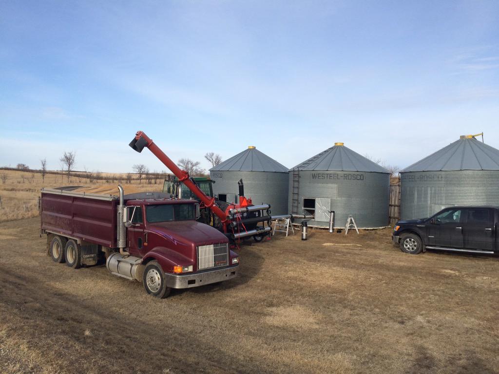 DuclosJody's tweet photo. Another successful demo of the #remgrainvac #vr12. We even got to work with another #agi product, a #westfield auger! http://t.co/P26sH4sHd9