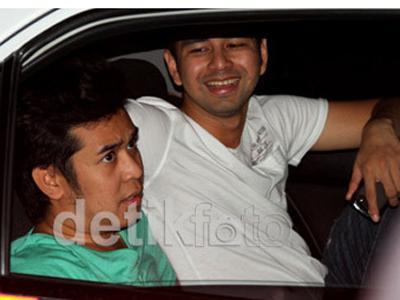 detikhot's tweet photo. Olga Syahputra, Kisah Fans yang Sukses Jadi Selebriti http://t.co/W5K5XOt6o0 http://t.co/Bv3ltstGfl