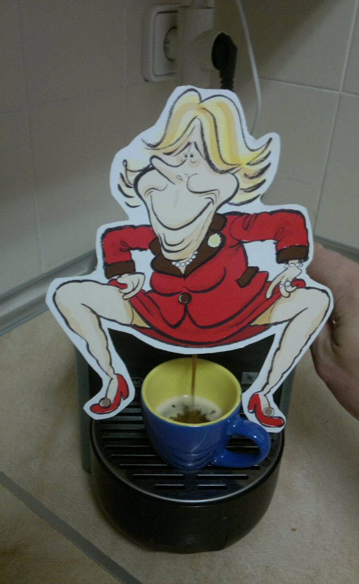 soyTian's tweet photo. Gracias a @eljueves ya no me gorrean cápsulas de café en casa. http://t.co/MwiVSPSOhr