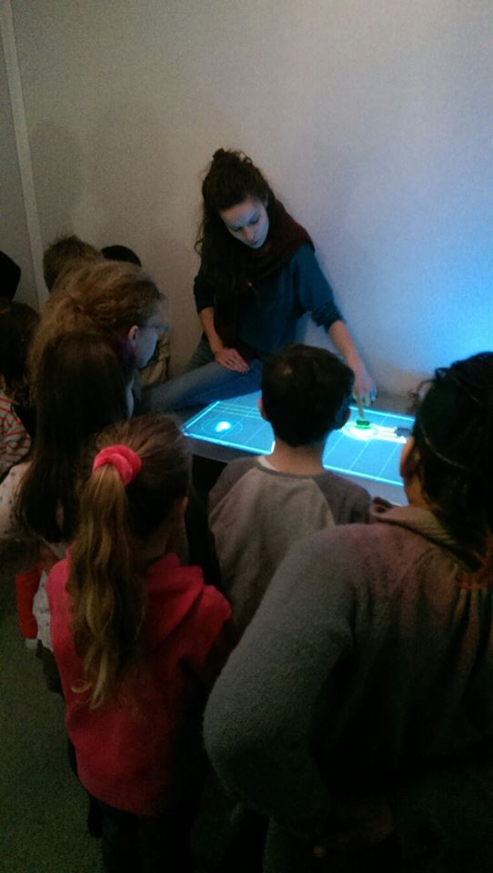 instantscience's tweet photo. Comprendre les phénomènes d’optique en s’amusant avec l’#OpticLab de l’@Espace_sciences #FamilyMW #MuseumWeek http://t.co/Zg0gNeff2F