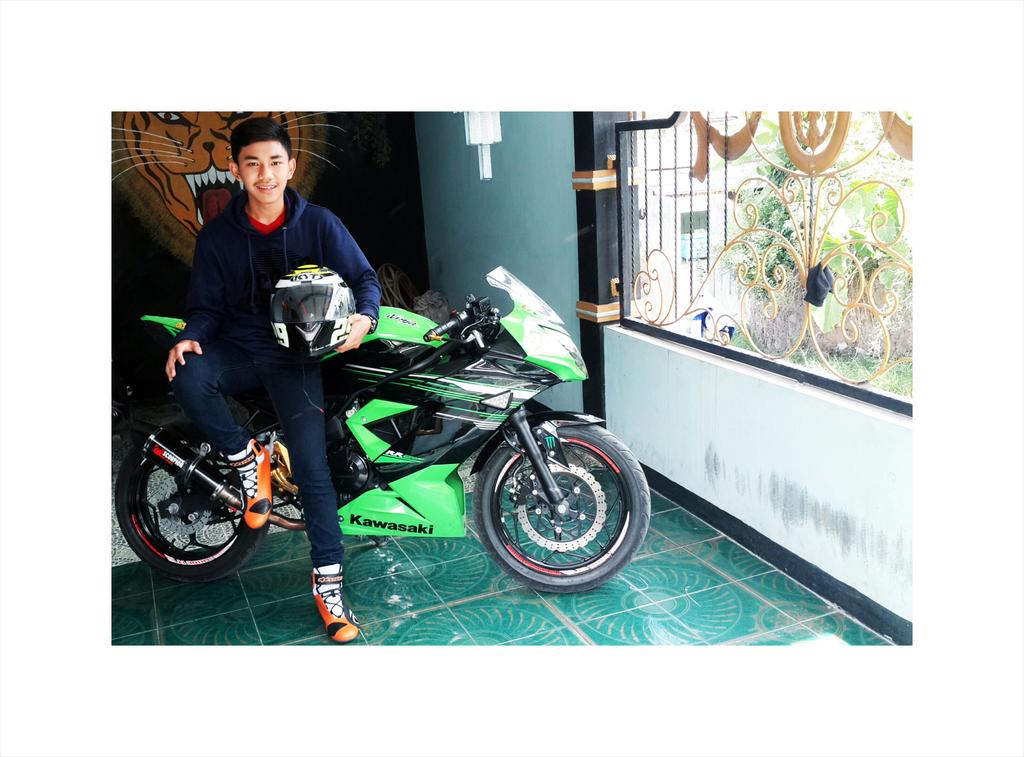 Marseltherev's tweet image. #ninja250mono #29 #singleseat #helm #kyt #andreaianone #jacket #3second #alpinestarsindonesia #alpinestarsracing