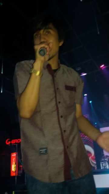 AaArdhan's tweet photo. @Duta507 matur suwon mas duta.foto semalem @BOSHEVVIPbali ngadek sampek 2jam.ngrantos mas duta.@sheilaon7 legend!!!! http://t.co/90DgywVn7c