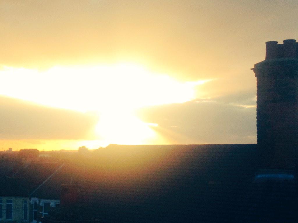 hellohellodave's tweet image. Nuclear explosion over London.