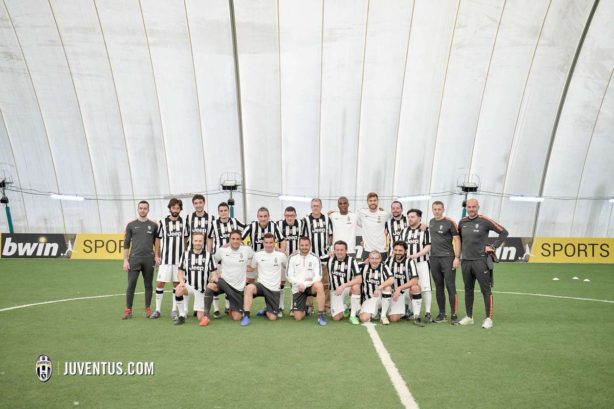 juventusfc's tweet photo. Non è da tutti allenarsi con la Juve. Loro devono ringraziare @bwinitalia http://t.co/O2uJlWH9rD http://t.co/HMBreMJhwm