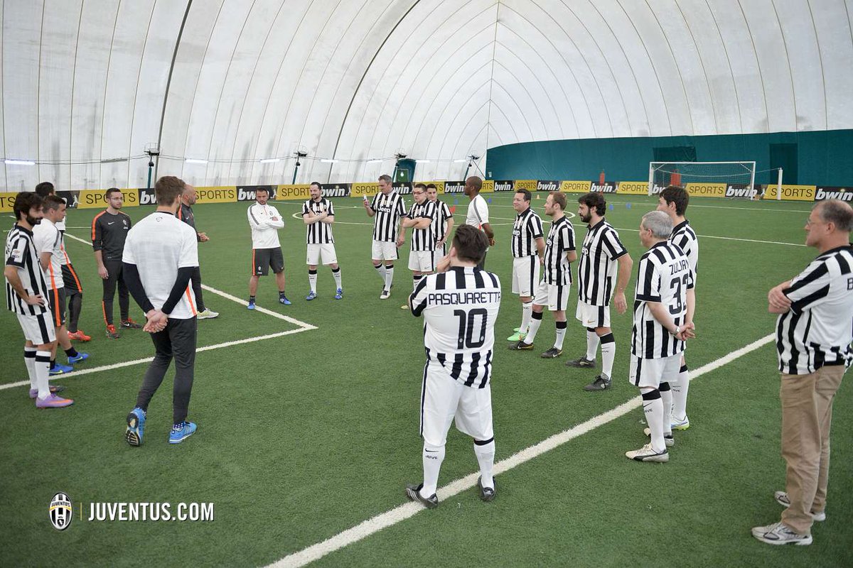 juventusfc's tweet photo. Non è da tutti allenarsi con la Juve. Loro devono ringraziare @bwinitalia http://t.co/O2uJlWH9rD http://t.co/HMBreMJhwm