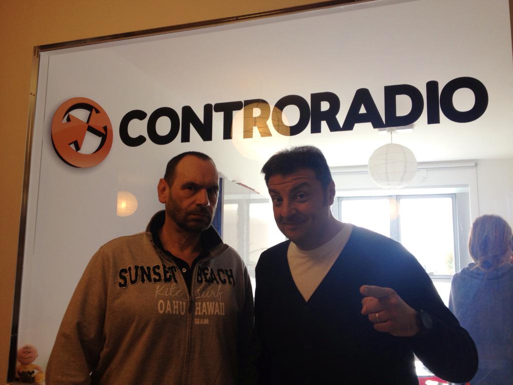 ClaudioLauretta's tweet photo. A radio @controradiobari con @EchoEventsBari per lo show di questa sera al TATÍ di Bari! Vi aspetto numerosi! http://t.co/QrorxkIokU