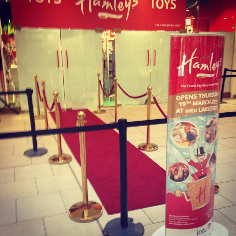 PantherHouse's tweet photo. Looking Good! :-)  Ropes, posts and red carpet on hire for the opening of the new Hamleys store #eventprofs #events http://t.co/47ydtJiC2C