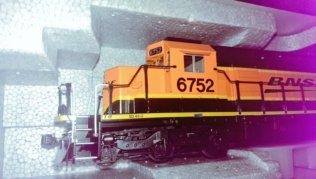 UPRR97's tweet photo. Got my Kato SD40-2 ready for operation. DCC and sound is installed http://t.co/fGEQlQJ4mm