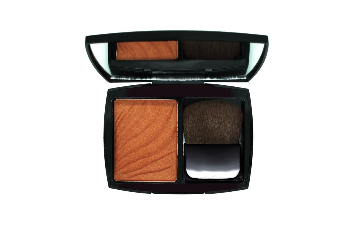SmoochCosmetics's tweet photo. It's officially spring add a delicate tan to face, décolletage,use a big brush, Smooch’s bronzed swirl &amp; glow http://t.co/EL1HHt7BNc