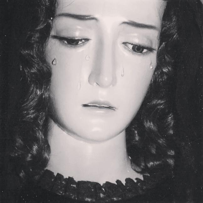 HdadSNazareno's tweet photo. Feliz viernes de Dolores hermanos. Esta tarde después de la Santa Misa, Devoto Besamanos a Ntra Amantísima Titular. http://t.co/PkejYe9fXt