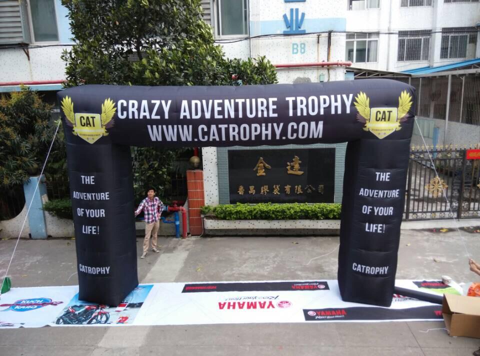 Juhuuu.... unsere Start/Ziel-Torbogen ist angekommen!