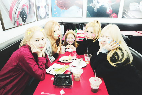 tailsjrxseulgi's tweet photo. #IAMFOURTH ♥
ลิสาเมแกนมีเวลหานกุ๊ก (หาเวนดี้กันอิอิ)
@yerxfourth < ล็อคทำไมไอ่หนู!!! http://t.co/SBJq6A0A7C