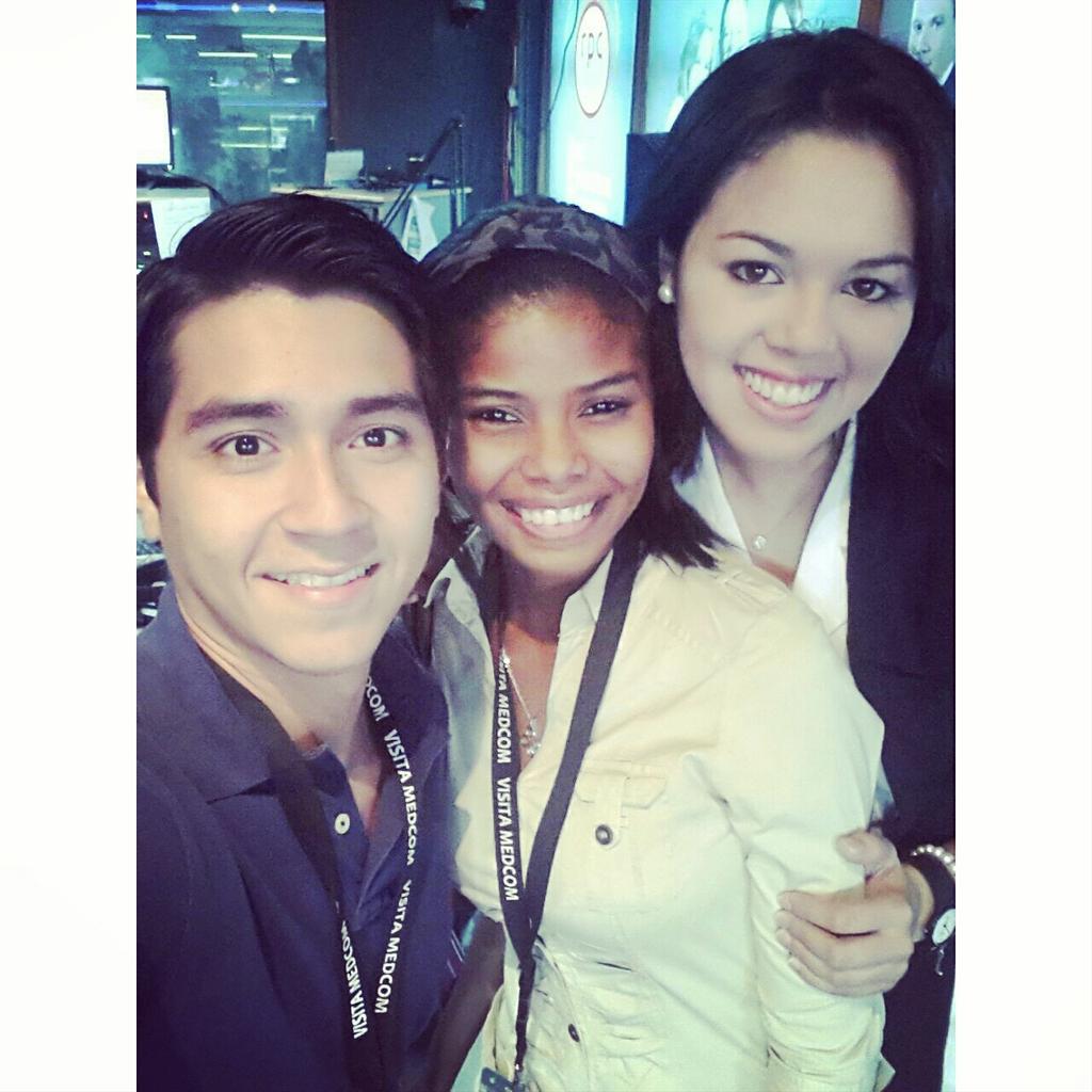 JuventudesRE's tweet photo. Representantes del "Foro de juventudes de reformas electorales" en @rpc_radio invitando al acto de presentación. http://t.co/KxdapvAntl
