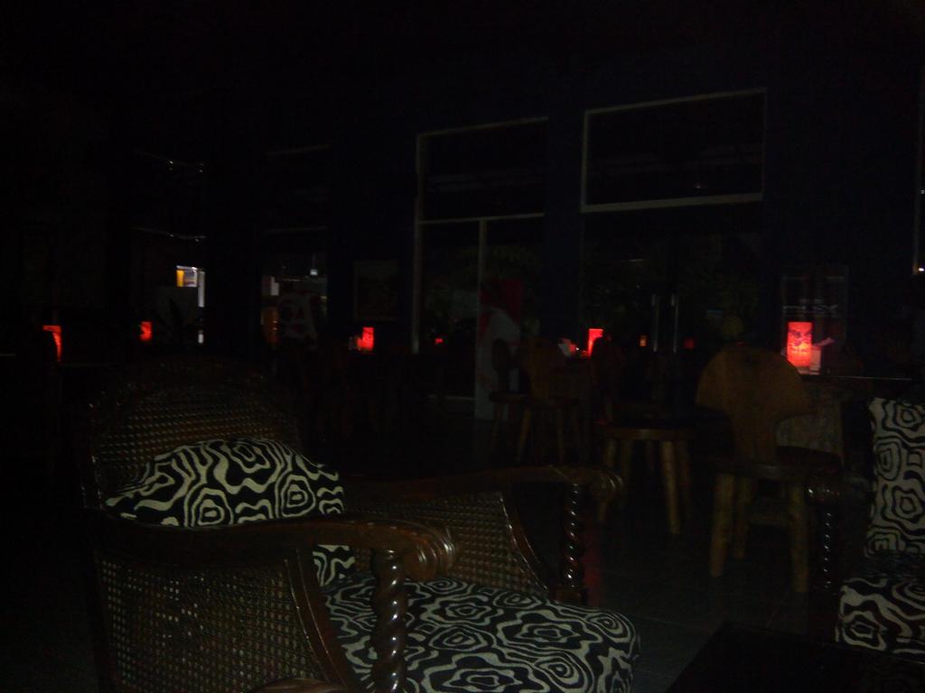 'Candle lite dinner ' n live acoustic <a href="/thehooplounge/">The Hoop </a> merapat yu guyss..