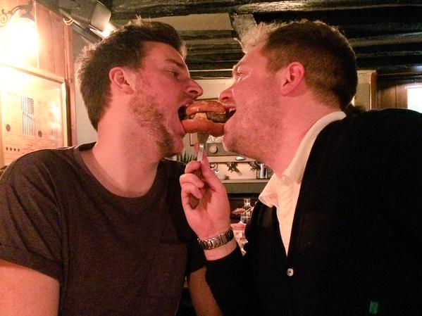 WitleyWhiteHart's tweet photo. To vote @mattveira for #mustbetheburgers retweet this http://t.co/CqyIsXMWrY