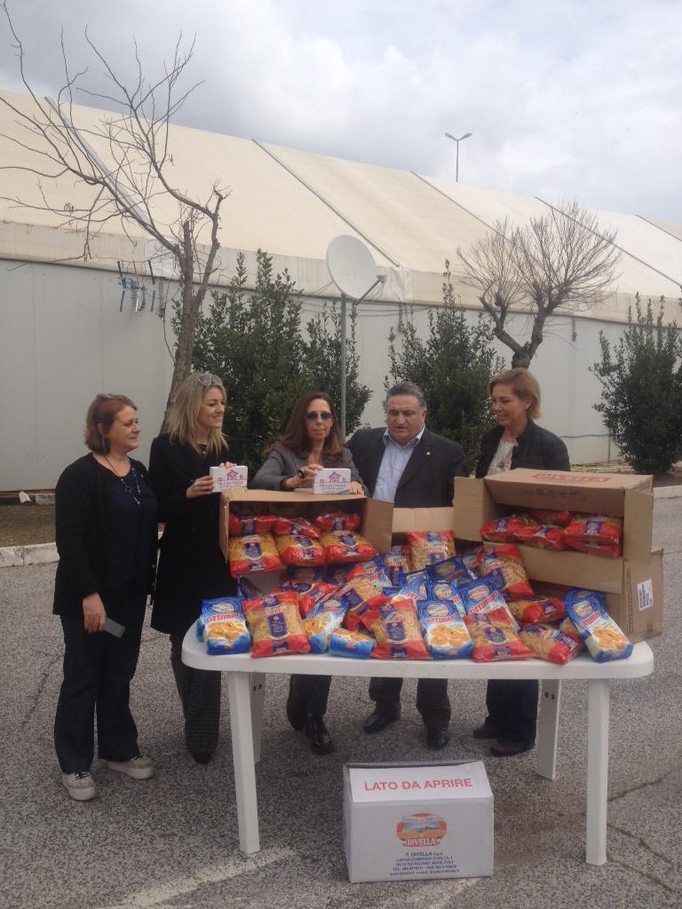 isabellarauti's tweet photo. Con @NoiXRoma @giuliaciapparon consegna alimenti offerti da Divella alla #CasaFamiglia "piccoli passi" #solidarieta http://t.co/jn9WSHsaUj
