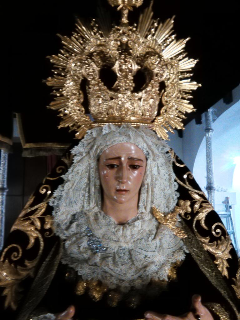 HNazareno2014's tweet photo. Hoy viernes de Dolores felicitamos a todas las Dolores d nuestro pueblo haciendo mención a Ntra. Sra. De Los Dolores http://t.co/1D8o9alTae