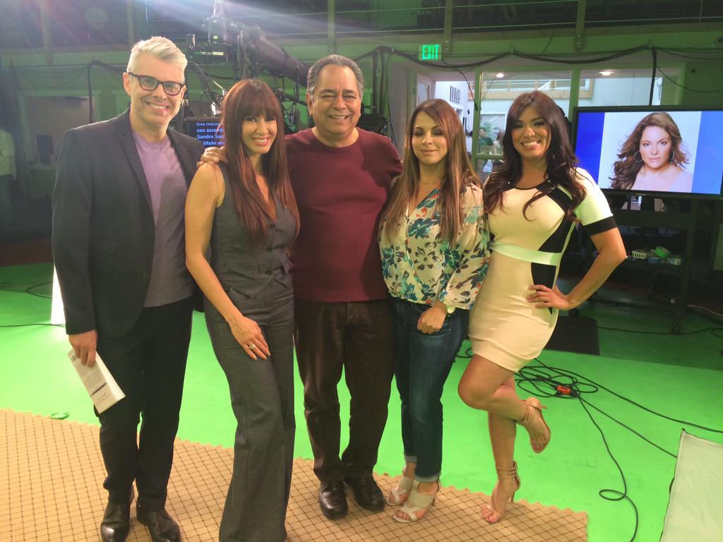 MissGloriaC's tweet photo. Had a blast visiting my dear friends in their studios #UnoProductions got to see my girl in action @MeliMartinezTV http://t.co/kr7GWZGNX7