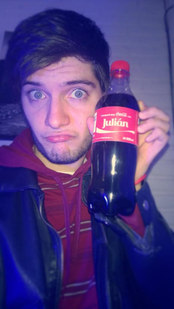 JulianeroSoy's tweet photo. #NoMeLlamoAsi #CompartiCocaColaCon 😂 http://t.co/3K1gKGgDjV
