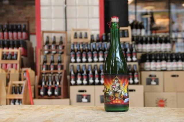 invisible_xch's tweet photo. Львовская пивоварня "Правда. Beer Theatre", выпустили новое пиво Putin Huilo. http://t.co/HmoIC84cfA