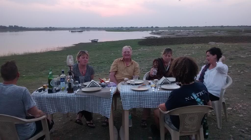 Enjoy #drinks and #dinner #lakeside <a href="/ravlakhempur/">ravla khempur</a>