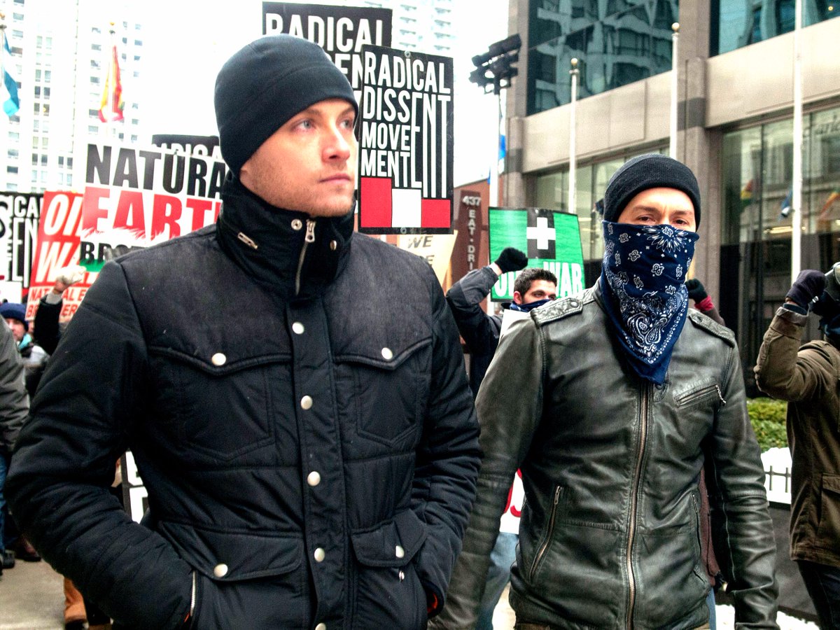 NBCChicagoPD's tweet photo. #ChicagoPDIsBack! Suit up and watch the latest episode now: http://t.co/VzwGK9v3R4 http://t.co/Va5rzBIaX3