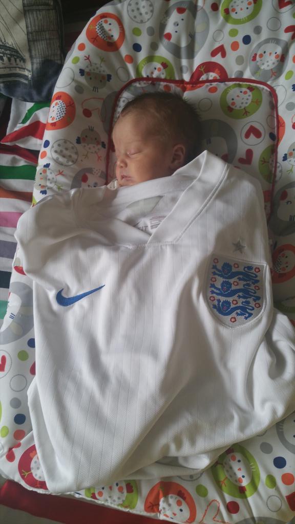 AdRicksta's tweet photo. Already for @hkane28 debut! Good luck kidda! Me and Connie are rooting for you! #ThreeLions  #Game1 http://t.co/FW5MsFk0Ae