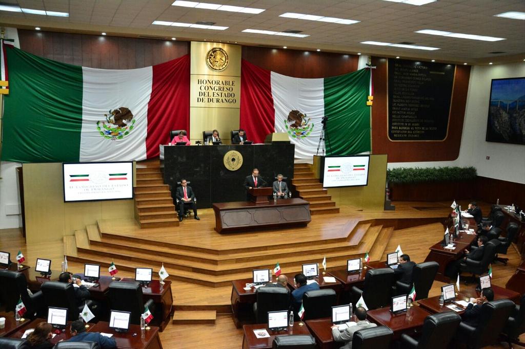 CECyTEDurango's tweet photo. Presente nuestro Director Gral @Jaime_BarriosV en comparecencia de Secretario @HectorVelaV @SEED_Dgo 
#Informe2014Dgo http://t.co/s2t5vqdxTt
