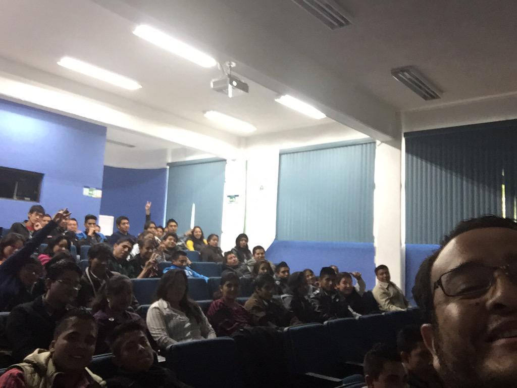 MicrosoftOpen's tweet photo. Terminando la presentación de "microsoft ama #Linux" en ciudad Cerdan Puebla http://t.co/k892AaaFhh
