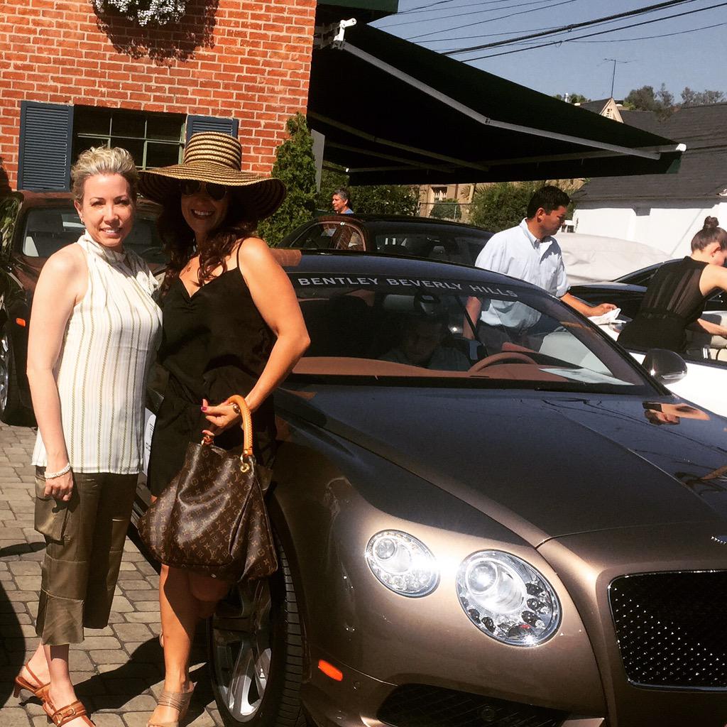 dLtCasting's tweet photo. Here we go! #roadtrip #womenbehindthewheel @BLcastingteam #casting #dltcasting #bentley @hollandweathers http://t.co/wkymAzpDWC