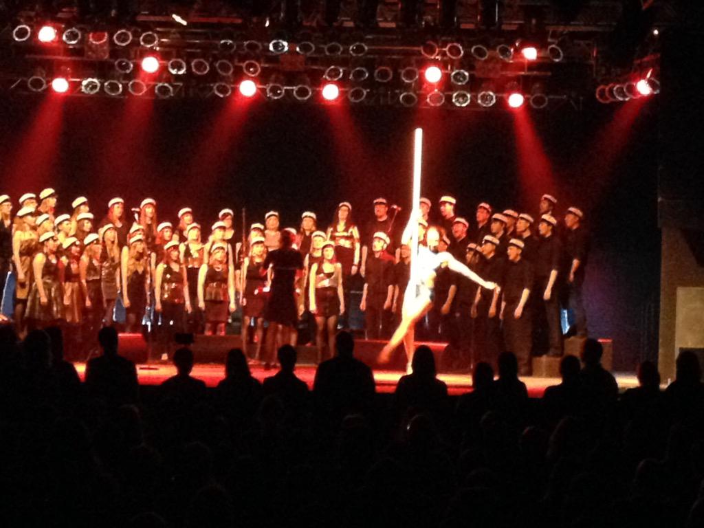 TreJake's tweet image. #teekkarikuoro'ilua ja #tankotanssi'a 😉