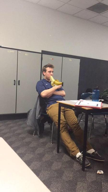wlcbananas's tweet photo. Potassium before the big game #WbCountDown http://t.co/3hYc5PrKbm