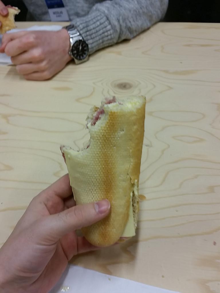 AlexisVerheyen's tweet photo. Mais où ils sont les doritos???? #BeHackathon http://t.co/m6tt3IHGn0