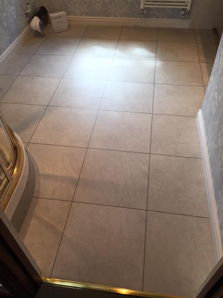 LambournCarpets's tweet photo. Lovely floor installed today by @Polyflorltd #masterfiiter http://t.co/ba0M7DWcu5