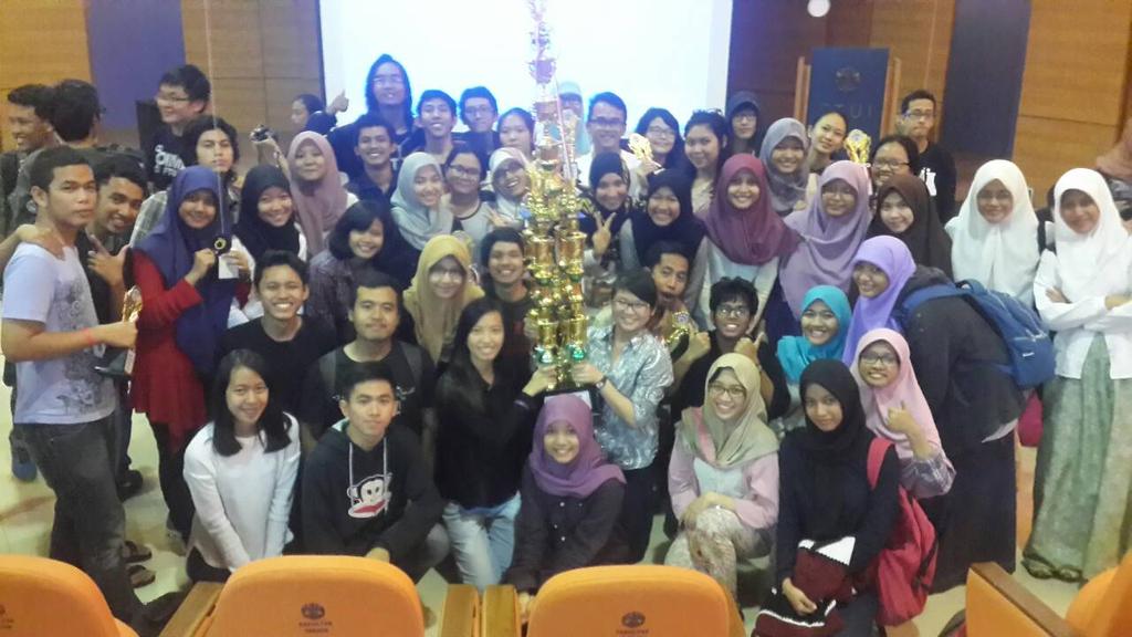 IMA_FTUI's tweet photo. SELAMAT KEPADA ARSITEKTUR SEBAGAI JUARA UMUM OIM FTUI 2015!!! #ARSGOESTOOIM http://t.co/VDHotmvb45